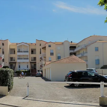 A 50 Metres De La