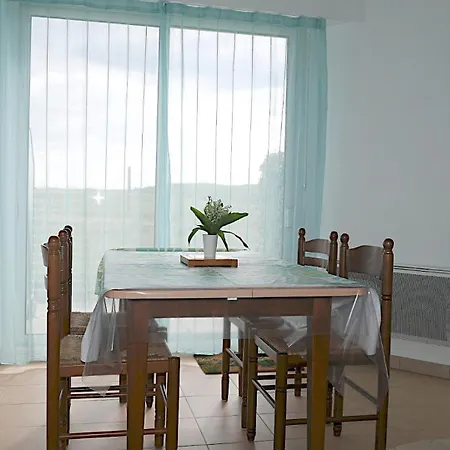 公寓 A 50 Metres De La *