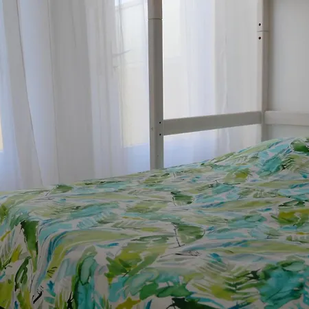 公寓 A 50 Metres De La *