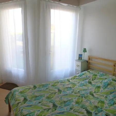 A 50 Metres De La Apartman