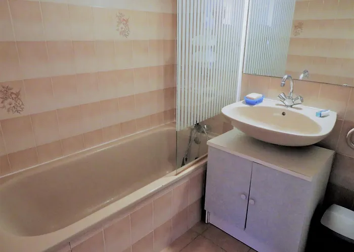 A 50 Metres De La סן ז'אן דה מון