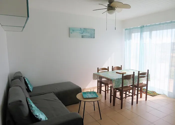 דירה A 50 Metres De La *